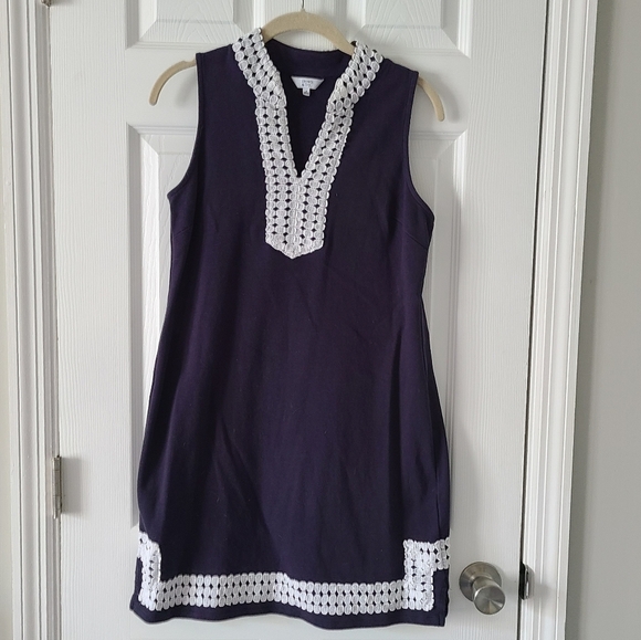 SALE!! Crown & Ivy Shift Dress - Picture 1 of 5